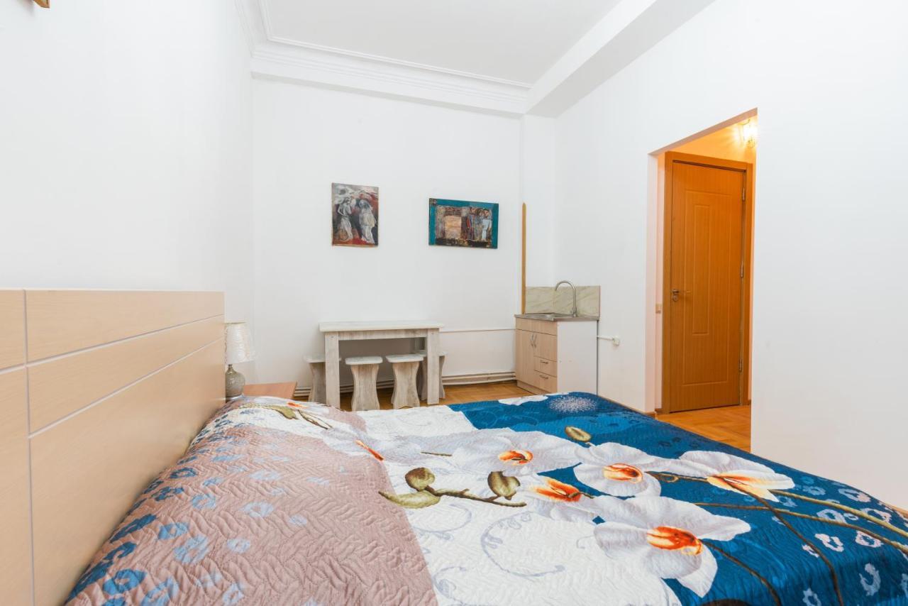 center 4 you Hotel Tiflis Exterior foto